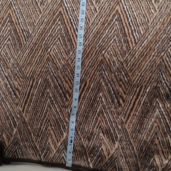 Women's Brown Faux Fur Hooded Shawl/ Wrap/Puncho Plus Size 2X/3X  Make An Offer - Picture 7 of 10